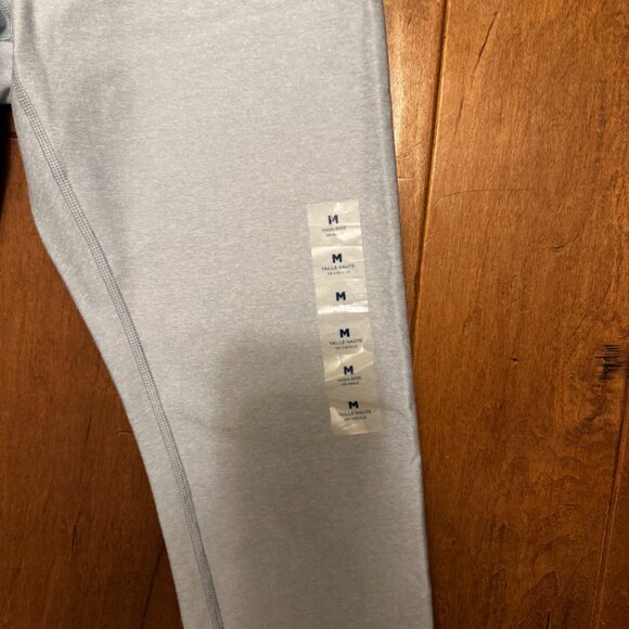 NWT Old Navy Active Cloud+ Go-Dry Leggings – Baby Blue – Size M - Picture 6 of 6